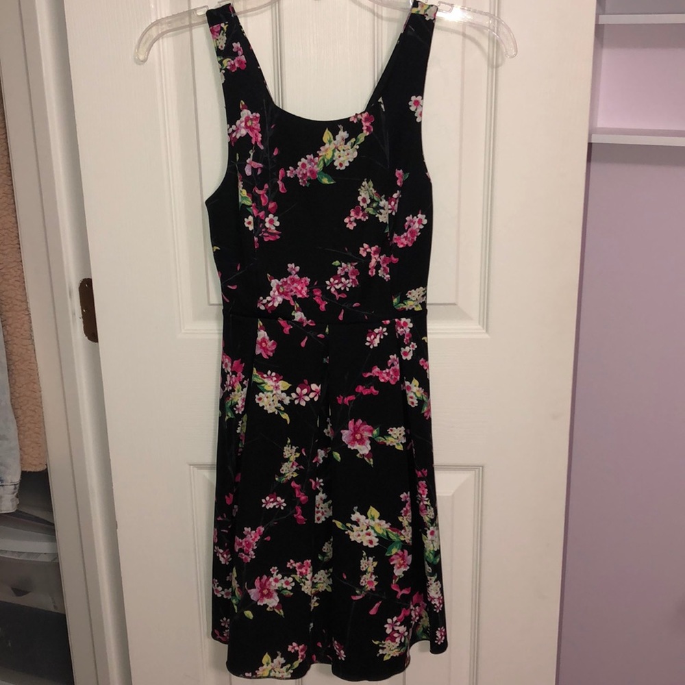 Women’s dress
